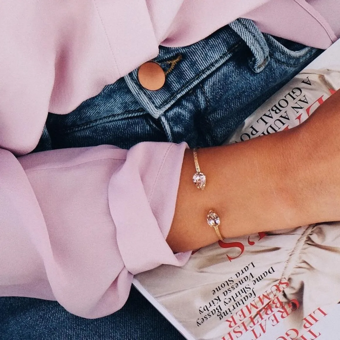 caroline_svedbom_armbnd_m_1-4.webp CAROLINE SVEDBOM ARMBÅND MINI DROP VINTAGE ROSE