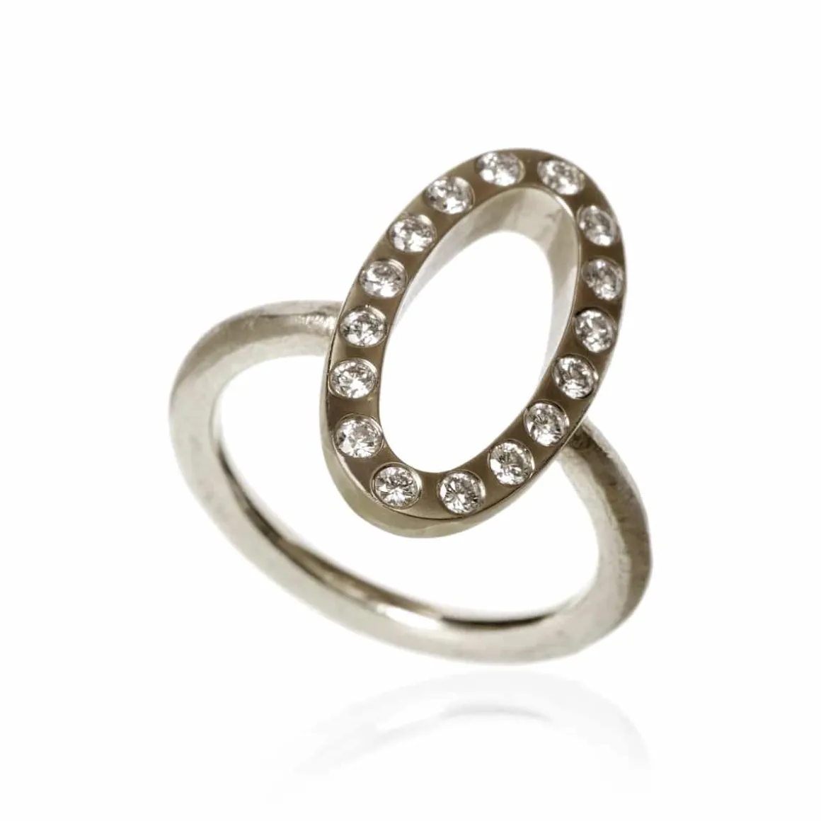 dulong_ring_capella_hvitt_0.webp DULONG RING CAPELLA HVITT GULL