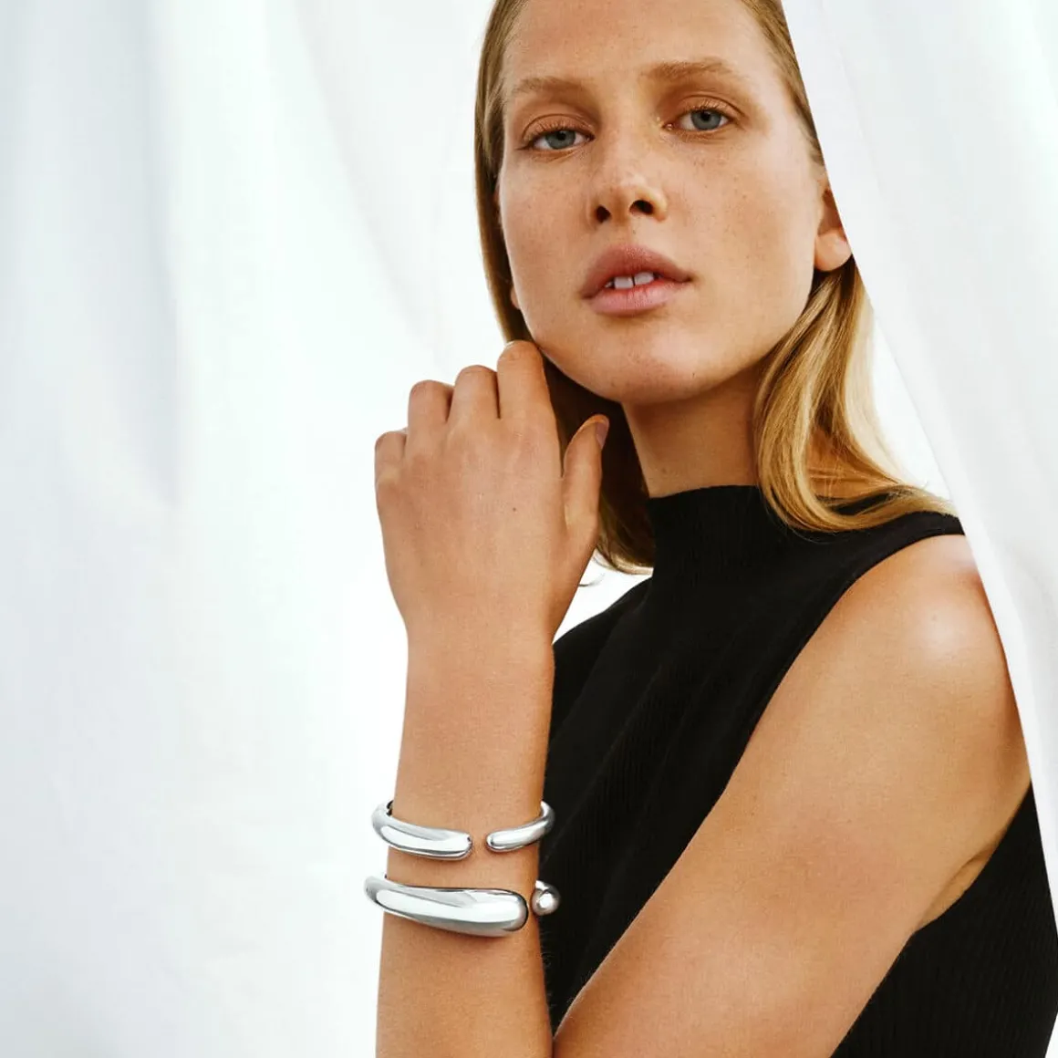 georg_jensen_armring_merc_1.webp GEORG JENSEN ARMRING MERCY SØLV