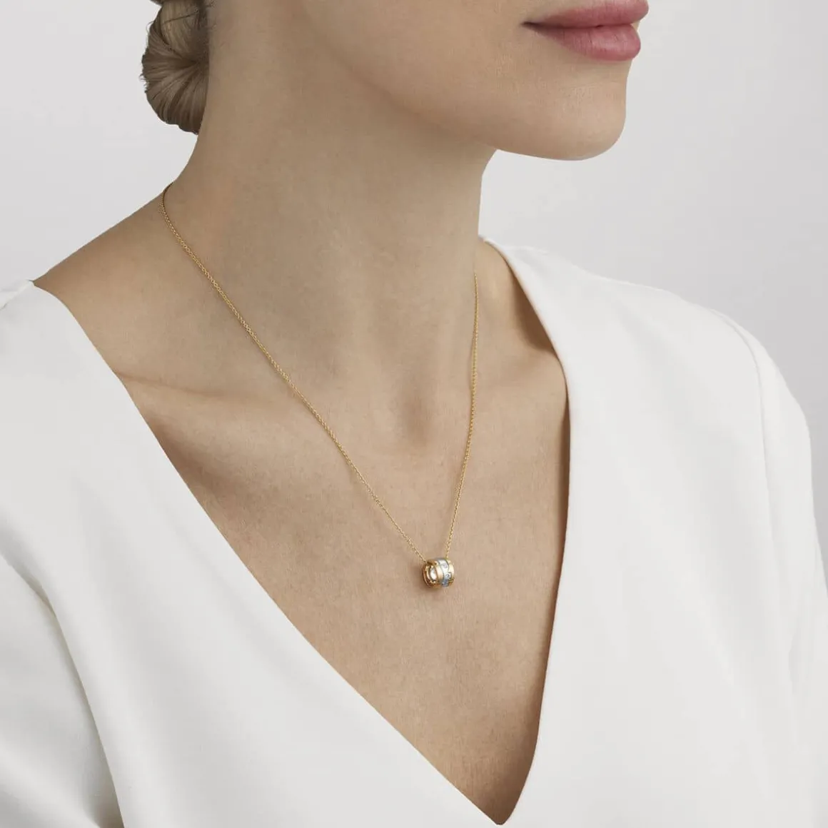 georg_jensen_halssmykke_f_1.webp GEORG JENSEN HALSSMYKKE FUSION GULL MED DIAMANTER