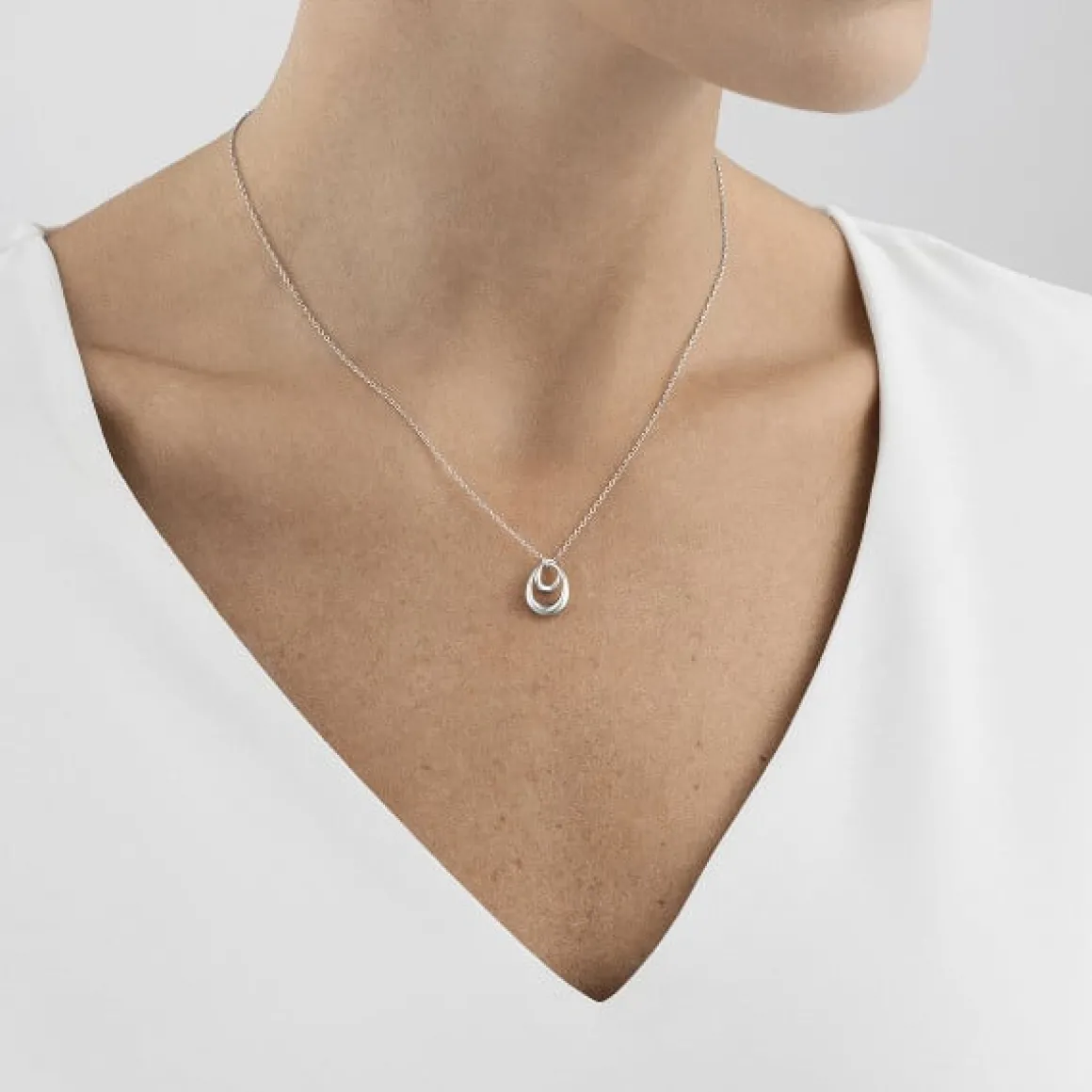 georg_jensen_kjede_offspr_1-1.webp GEORG JENSEN KJEDE OFFSPRING SØLV LITEN