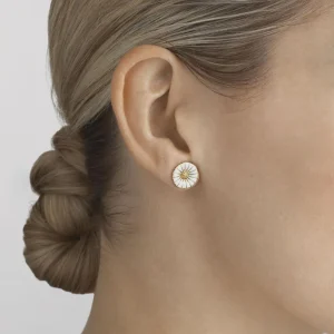 GEORG JENSEN ØREDOBBER DAISY FORGYLT SØLV OG HVIT EMALJE