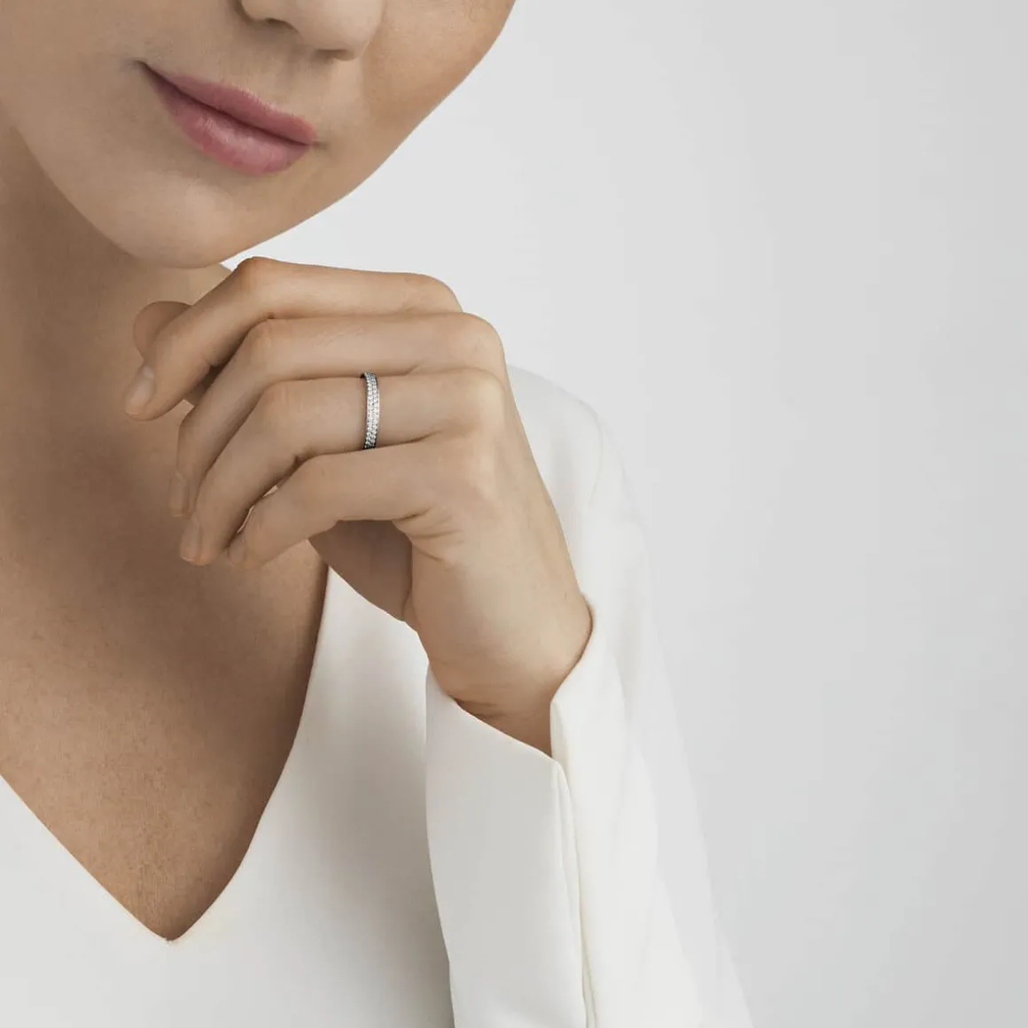 georg_jensen_ring_magic_h_1.webp GEORG JENSEN RING MAGIC HVITTGULL MED DIAMANTER