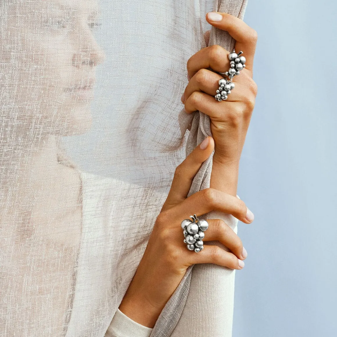 georg_jensen_ring_moonlig_2-1.webp GEORG JENSEN RING MOONLIGHT GRAPES SØLV