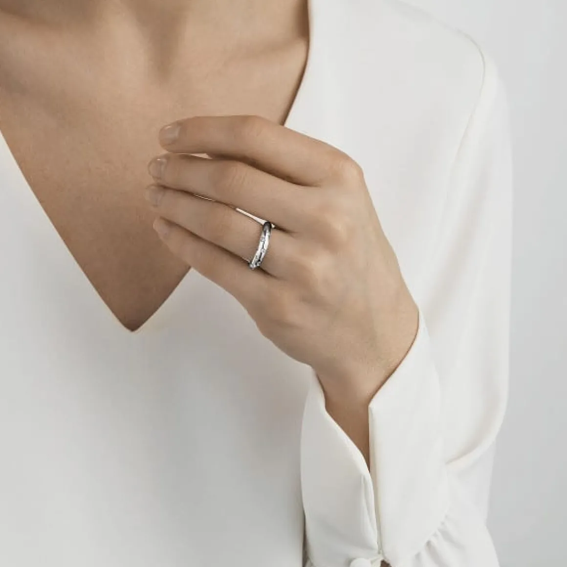 georg_jensen_ring_offspri_1-4.webp GEORG JENSEN RING OFFSPRING SØLV MED DIAMANTER