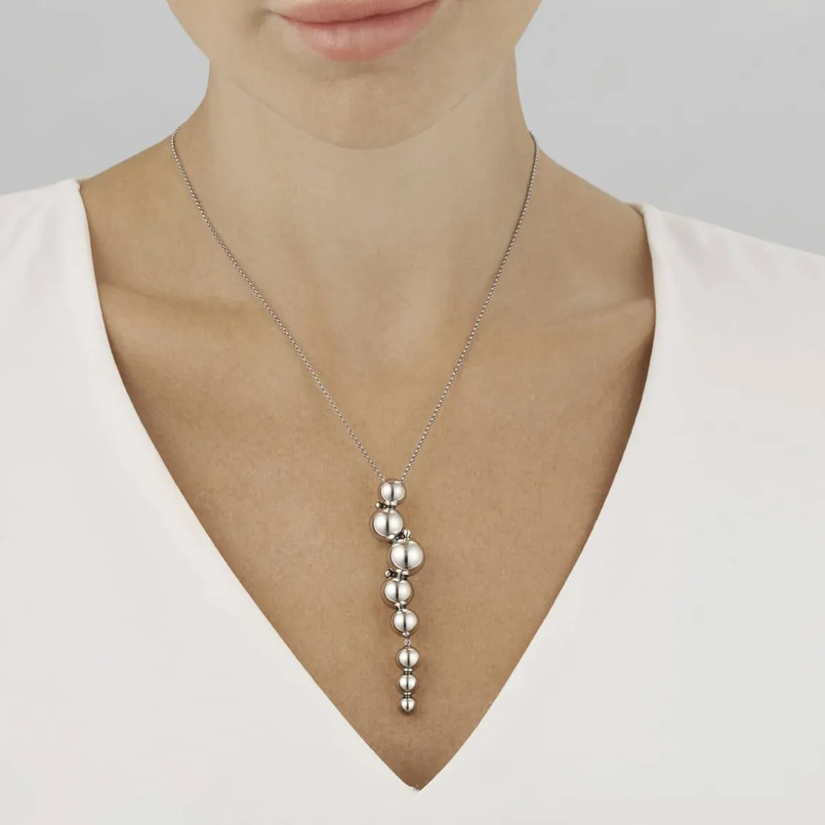 georg_jensen_smykke_moonl_1-2.webp GEORG JENSEN SMYKKE MOONLIGHT GRAPES SØLV