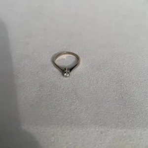 HELLMAN VINTAGE RING ENSTENS 0,16CT