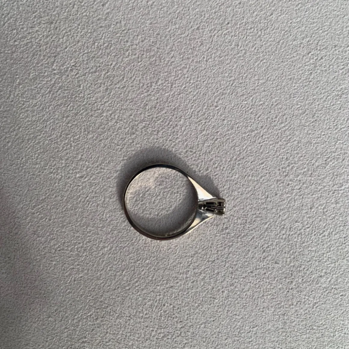 hellman_vintage_ring_enst_1.webp HELLMAN VINTAGE RING ENSTENS 0,16CT