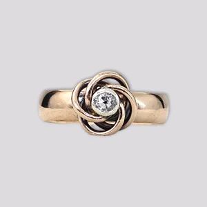 HELLMAN VINTAGE RING MED KNUTE OG DIAMANT