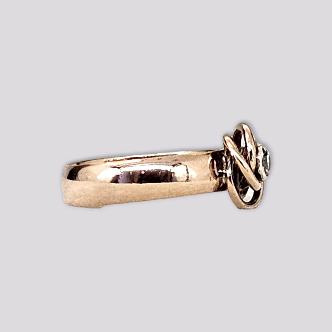 hellman_vintage_ring_med__1-14.webp HELLMAN VINTAGE RING MED KNUTE OG DIAMANT