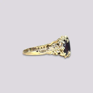 HELLMAN VINTAGE RING MED GRANATER