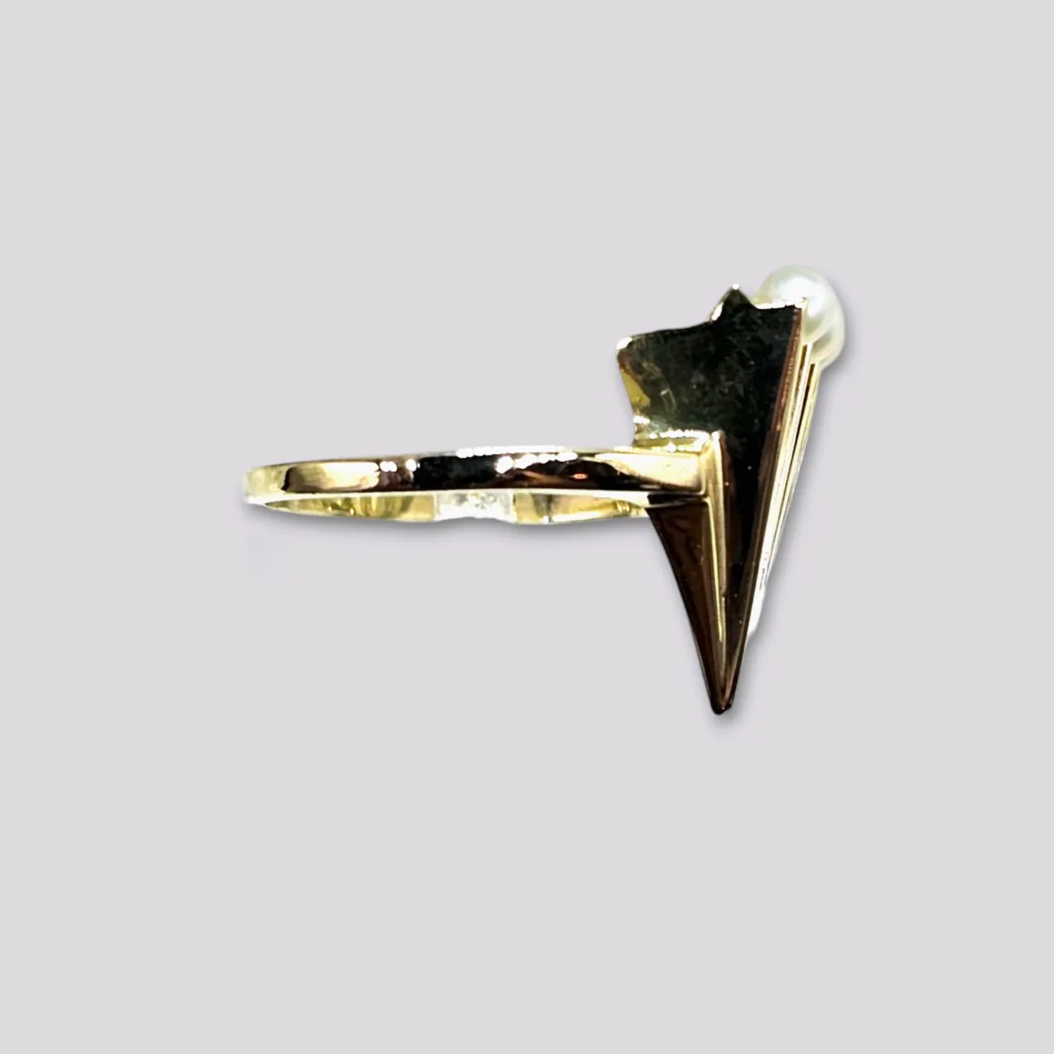 hellman_vintage_ring_med__1-8.webp HELLMAN VINTAGE RING MED 3 KULTURPERLER