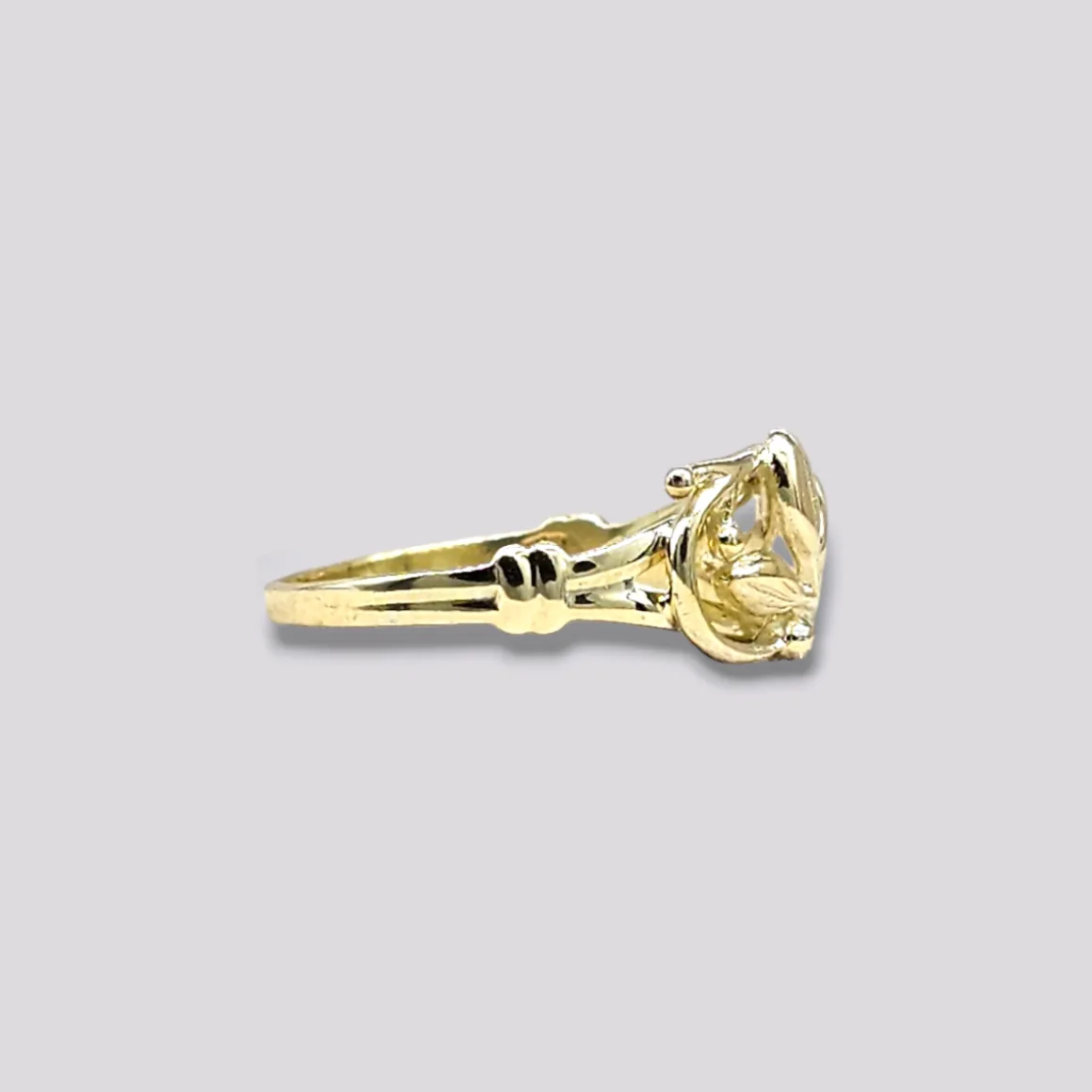 hellman_vintage_ring_med__2.webp HELLMAN VINTAGE RING MED BLADER