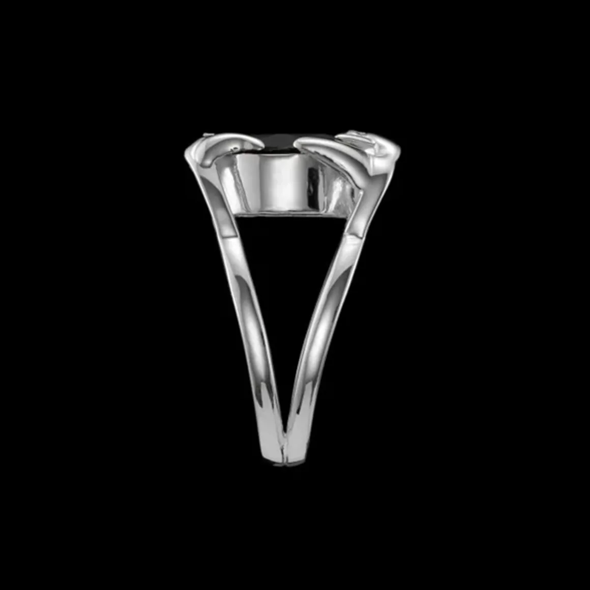 maria_nilsdotter_ring_jaw_3.webp MARIA NILSDOTTER RING JAW STONE SORT SPINELL