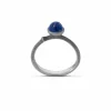 OLE LYNGGAARD RING LOTUS MINI LAPIS LAZULI SØLV