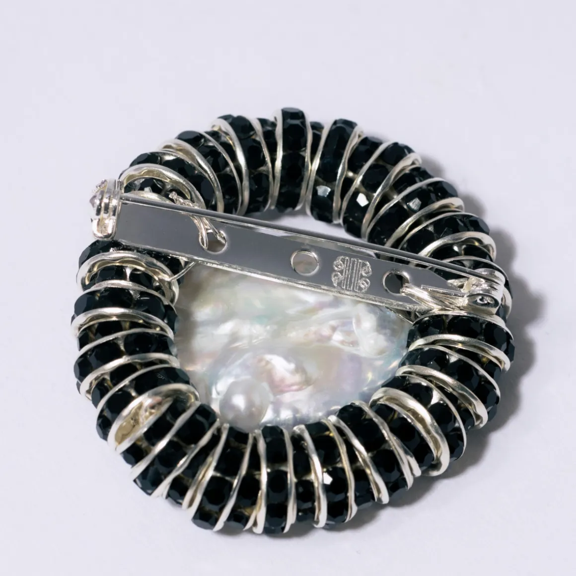 pearl_octopussy_brosje_pa_1.webp PEARL OCTOPUSS.Y BROSJE PARIS BLACK