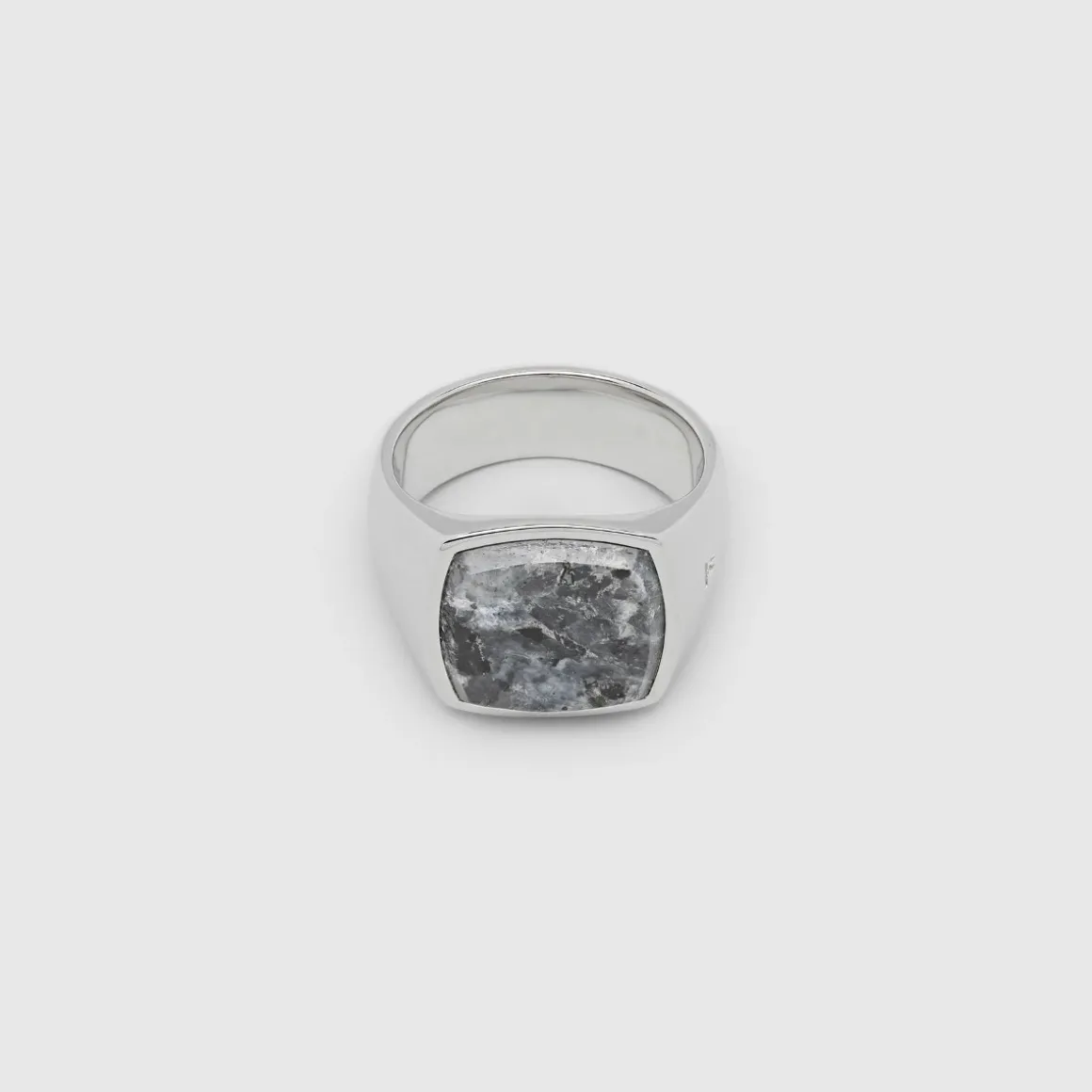 tom_wood_ring_cushion_lar_0.webp TOM WOOD RING CUSHION LARVIKITE