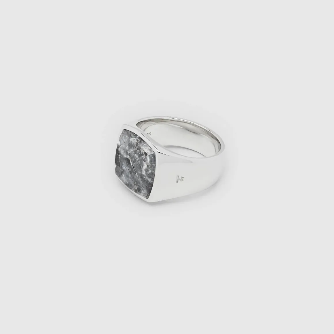 tom_wood_ring_cushion_lar_1.webp TOM WOOD RING CUSHION LARVIKITE