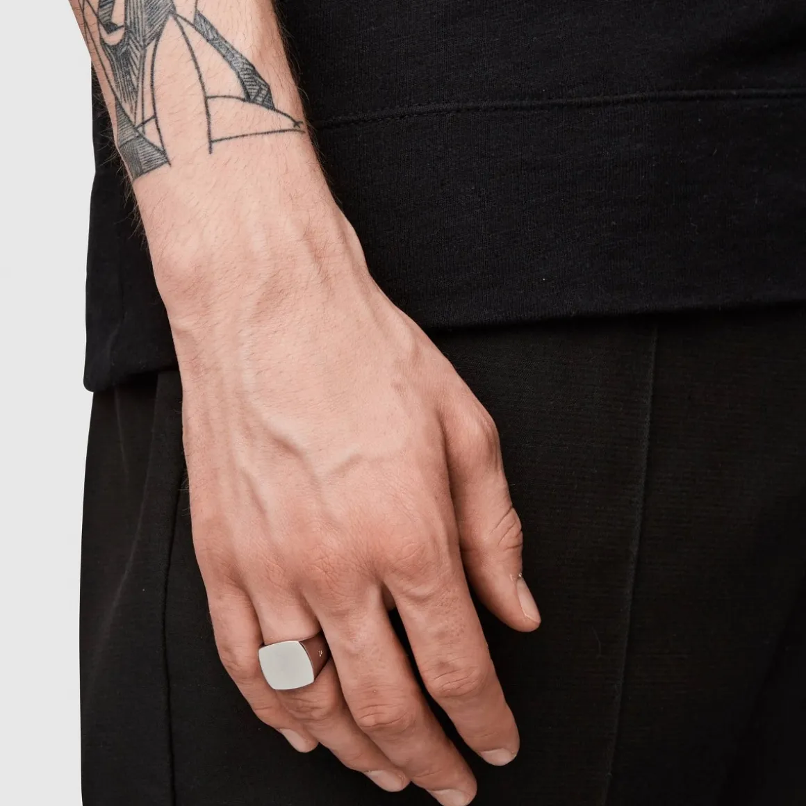 tom_wood_ring_cushion_pol_2.webp TOM WOOD RING CUSHION POLISH