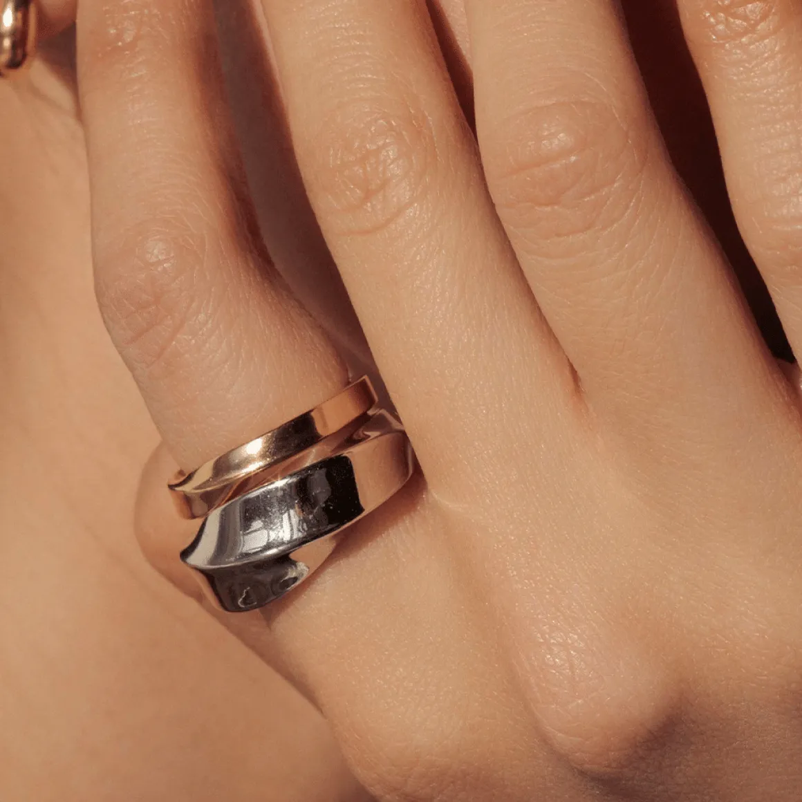 tom_wood_ring_infinity_ba_1-1.webp TOM WOOD RING INFINITY BAND LARGE