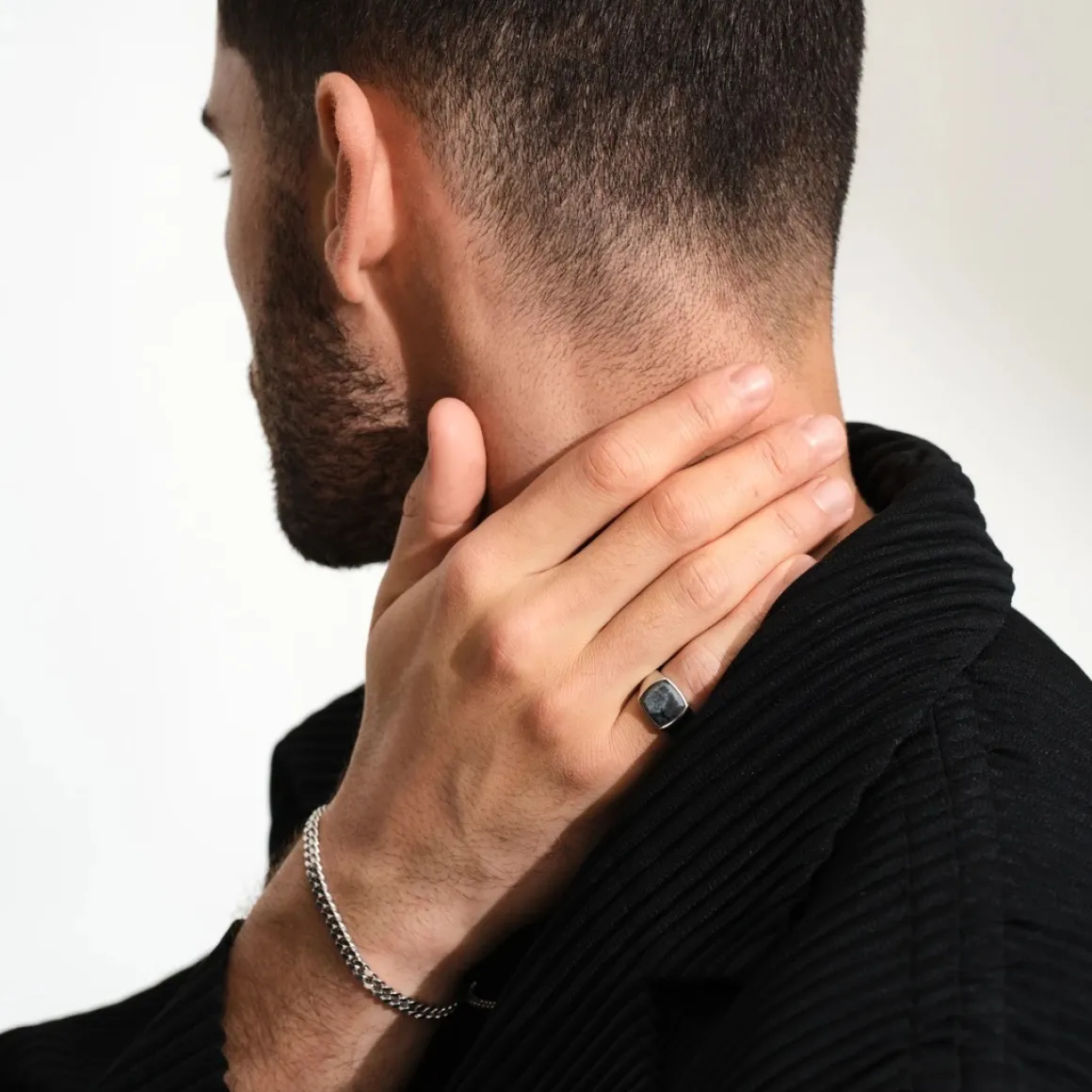 tom_wood_ring_kay_larviki_2.webp TOM WOOD RING KAY LARVIKITE