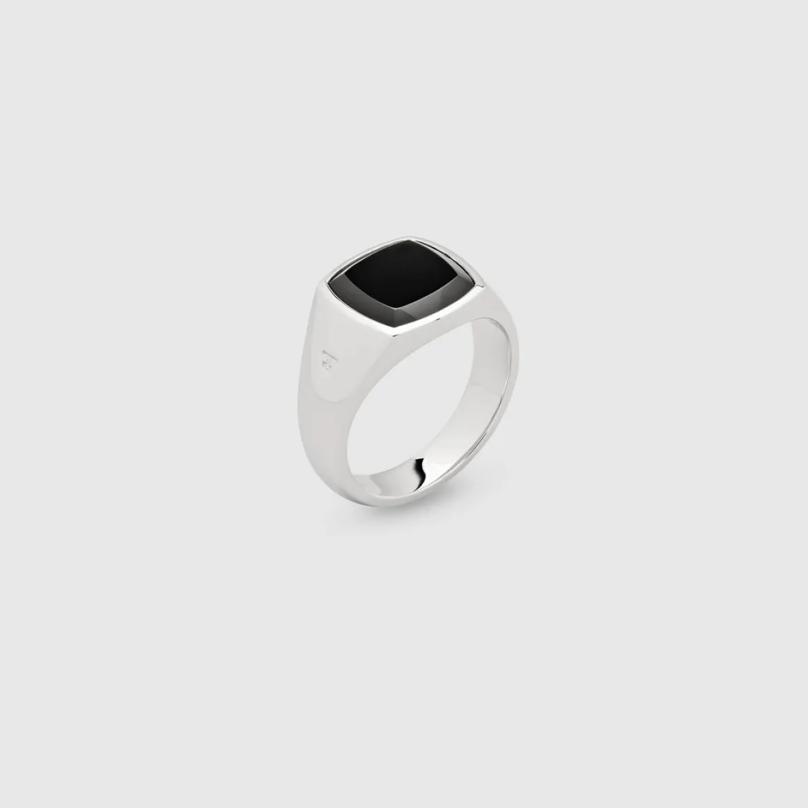tom_wood_ring_kay_polishe_1.webp TOM WOOD RING KAY POLISHED ONYX