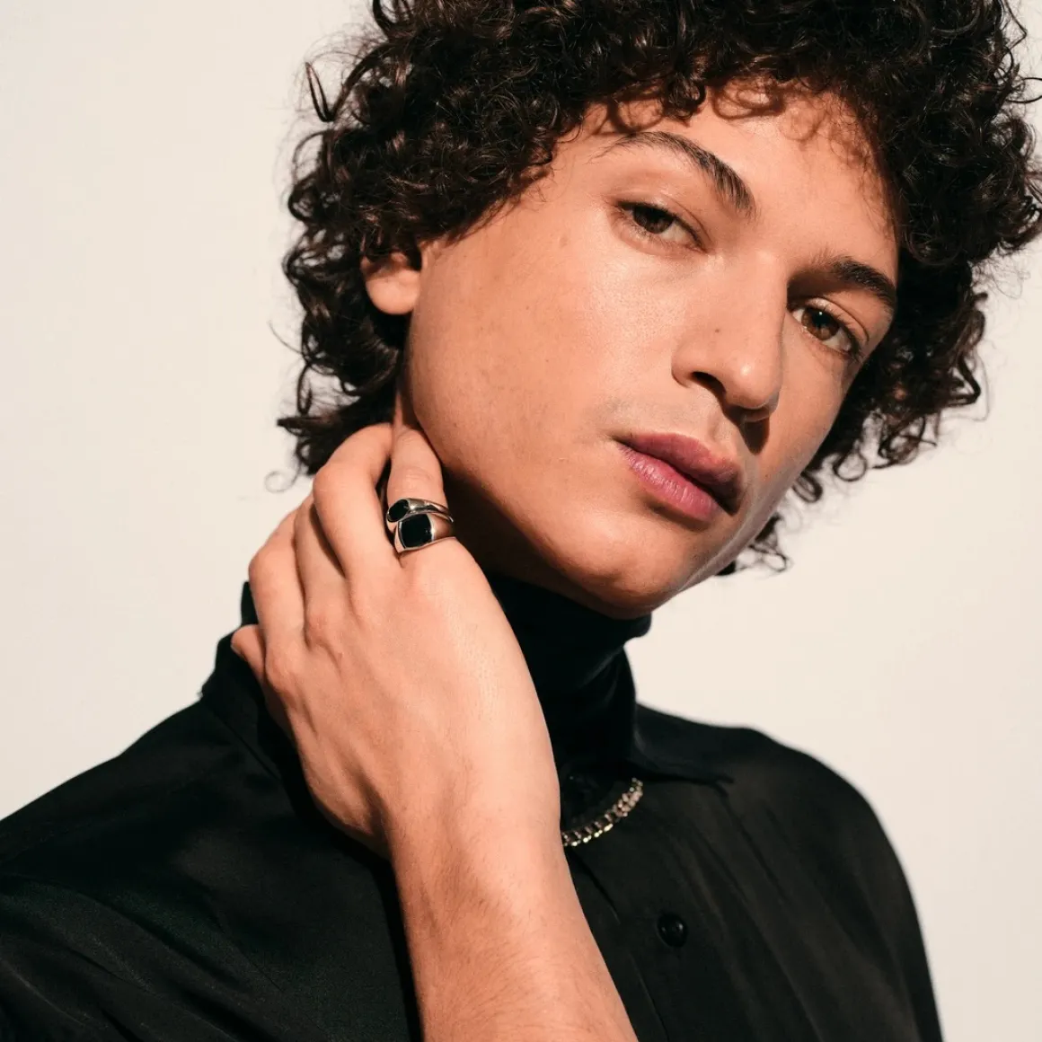 tom_wood_ring_kay_polishe_2.webp TOM WOOD RING KAY POLISHED ONYX