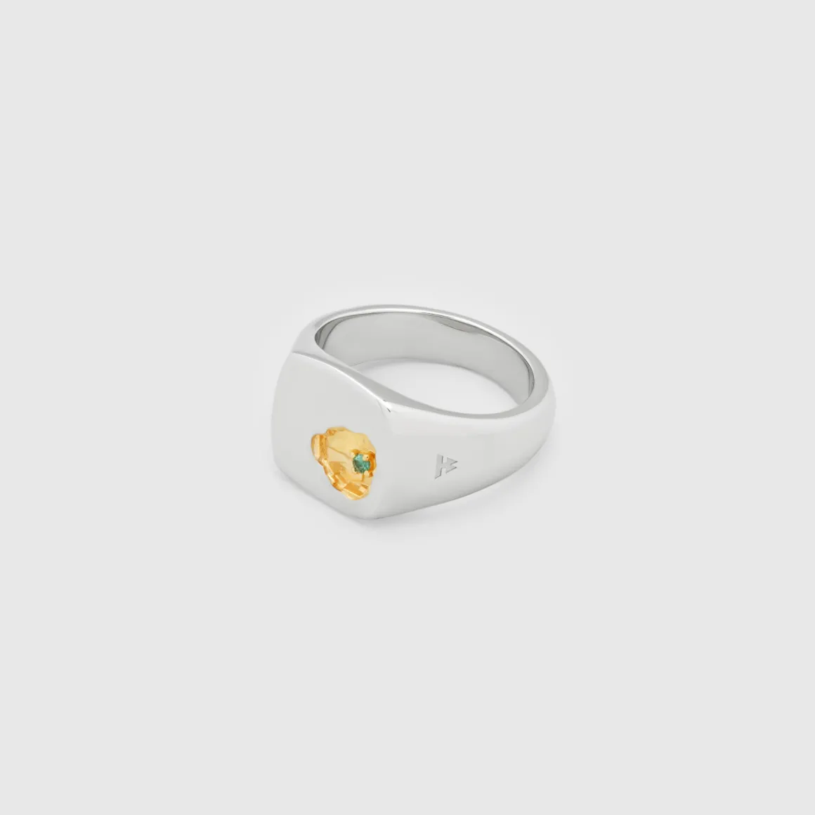 tom_wood_ring_mined_small_2.webp TOM WOOD RING MINED SMALL EMERALD