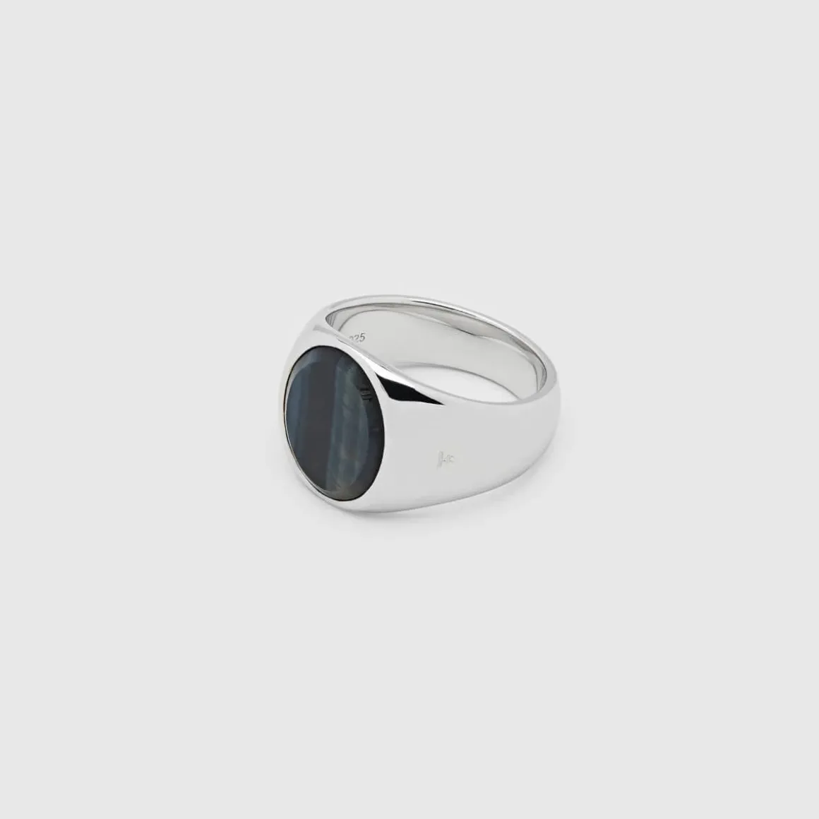 tom_wood_ring_oval_blue_h_2.webp TOM WOOD RING OVAL BLUE HAWK EYE
