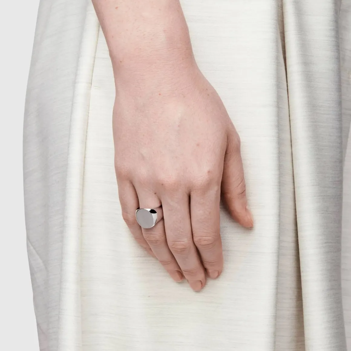 tom_wood_ring_oval_satin_1.webp TOM WOOD RING OVAL SATIN
