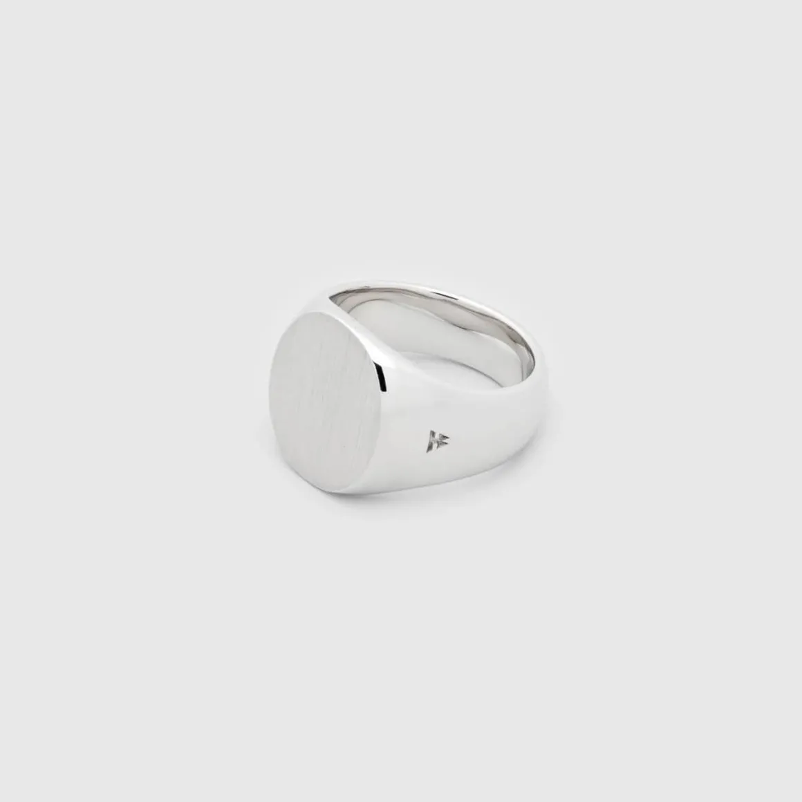 tom_wood_ring_oval_satin_2.webp TOM WOOD RING OVAL SATIN